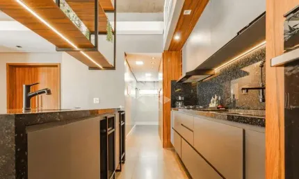 Casa em Condomínio, 243,35m² com 4 dormitórios em Canela..
