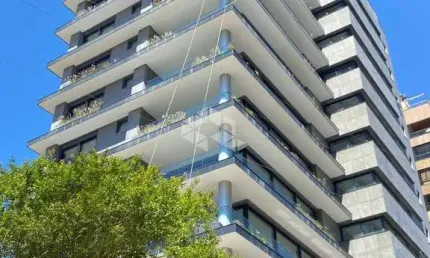 Apartamento no Moinhos de Vento com 04 suítes e muita iluminação!