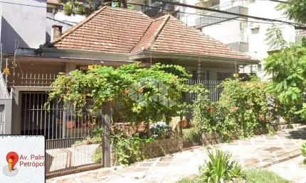 Casa com 3 dormitórios e 1 vaga no bairro Petrópolis