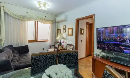 Apartamento de 2 dormitórios, 1 vaga dupla no Bairro Auxiliadora