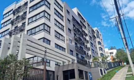 Apartamento com 3 dormitórios, sendo 1 suíte e 2 vagas no bairro Menino Deus