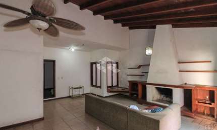 Casa de 3 dormitórios no Bairro Chacará das Pedras.
