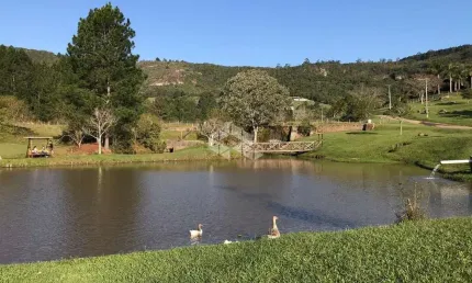 Terreno de 1.000 metros quadrados no Country Village com piscina