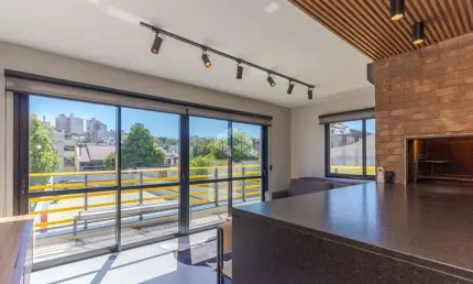 Apartamento decorado por arquiteto com 2 dormitórios, sendo 1 suíte e 2 vagas!