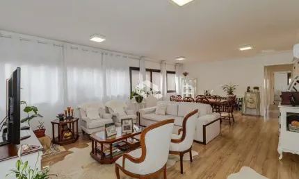 Amplo apartamento de 3 dormitórios reformado e aconchegante pertinho da Encol
