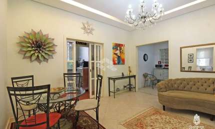 Linda casa comercial no petrópolis ao lado do colégio santa inês