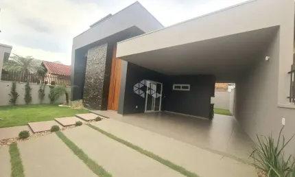 Casa 3 dormitórios, 1 suíte, 2 banheiros, sala, cozinha, lavanderia, garagem, aceita financiamento bancário e FGTS.