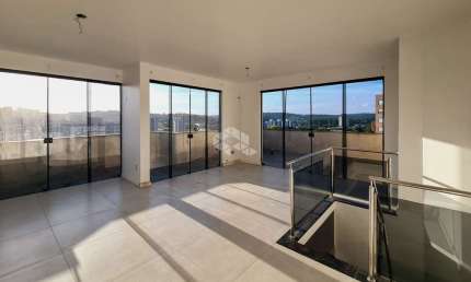 Cobertura com 3/4 dormitórios, suíte, sacada, terraço, elevador, vagas, piscina, quiosque. Aceita financiamento. Bairro Vila Rosa, Novo Hamburgo.