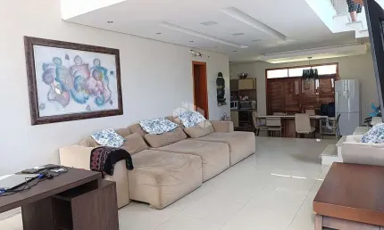 Casa de Alto padrão 3 quartos, sendo uma suíte, 219 metros quadrados, 3 banheiros, 2 vagas, bairro Jardim Mauá, em Novo Hamburgo.