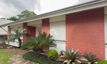 Casa 3 dormitórios, 2 vagas, churrasqueira, reformada, Hamburgo Velho em Novo Hamburgo