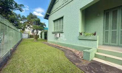 Linda Casa de Esquina à Venda no Coração do bairro Pátria Nova - Novo Hamburgo.