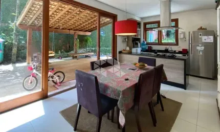 Fazendinha - melhor localização! 3 dorms (1 suíte), rústica contemporânea!