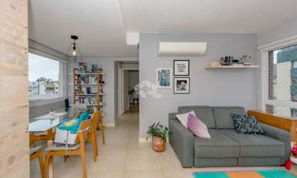 Apartamento com 2 Quartos e 1 banheiro à Venda, 68 m² por R$ 765.000