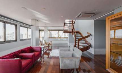 Cobertura com 5 suítes com vista 270° no bairro Mont Serrat