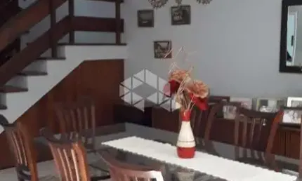 CASA/SOBRADO, 4 QUARTOS, GARAGEM PARA 3 CARROS, LALEIRA, CHURASQUEIRA, HIDROMASSAGEM.