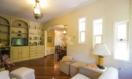 Casa sobrado no  bairro petrópolis em porto alegre.