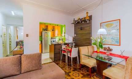 Apartamento ensolarado com 2 Quartos e Vaga de garagem no Bairro Petrópolis