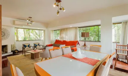 Apartamento Garden, estilo casa na melhor localização de Porto Alegre