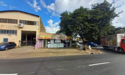 Terreno de esquina com  300 metros quadrados junto ao porto seco