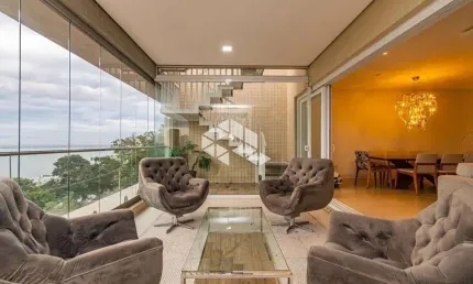 Cobertura de 320m², 3 suítes, 4 vagas, churrasqueira, dependência de empregada, piscina privativa, lareira.