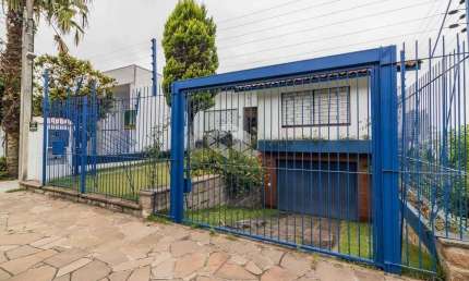 Casa Residencial ou Comercial  com 300m² à venda no bairro Boa Vista em Porto Alegre.