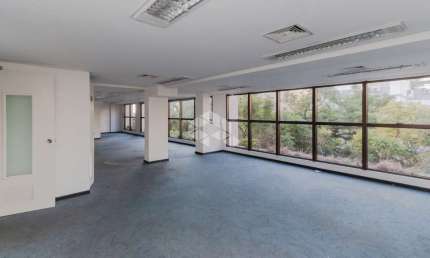 Sala comercial de 500m² com 03 vagas de garagem no bairro Moinhos de Vento