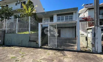 Casa com 3 quartos à venda na Rua Pedro A. A. de Freitas Filho, 385, Jardim Itu Sabará, Porto Alegre