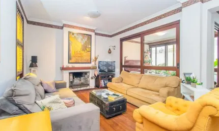 DOIS APARTARTAMENTOS EM UM, NOS ALTOS DA SILVA JARDIM