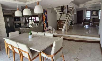Sobrado com 4 quartos e 263 m² no bairro Glória em Porto Alegre