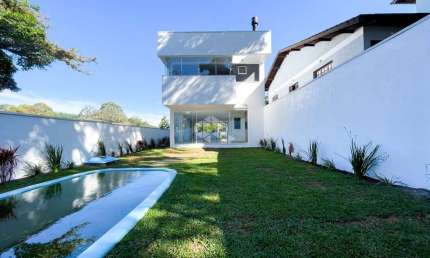 Casa em Condomínio, 3 suítes,  pisicna, no bairro Aberta dos Morros.