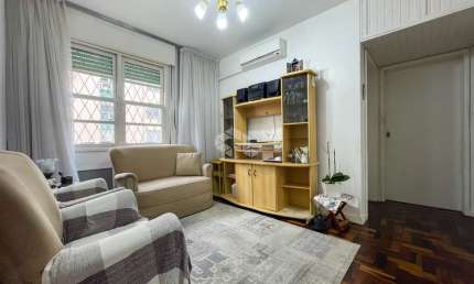 Apartamento térreo sem mobiliado com 2 dormitórios no Bairro Cristal em Porto Alegre
