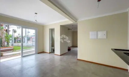 Casa recém construída, rua tranquila, próximo a praia de Ipanema.
