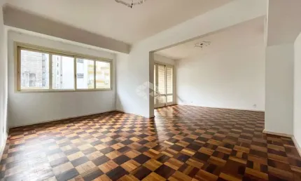 Apartamento com 3 quartos, localizado no Centro Histórico.