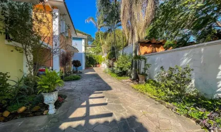 Casa em condomínio, 3 dormitórios, no bairro Tristeza, Porto Alegre.