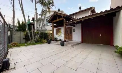 Casa térrea 3 Quartos e escritório no Bairro Ipanema, rua  paralela a orla