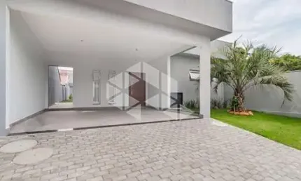 Casa Térrea  03 Dormitórios a poucos metros da Orla do Guaíba