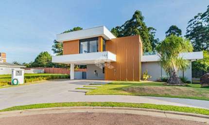 Casa com 4 dormitórios, piscina e carregador de carro elétrico no Alphaville Porto Alegre
