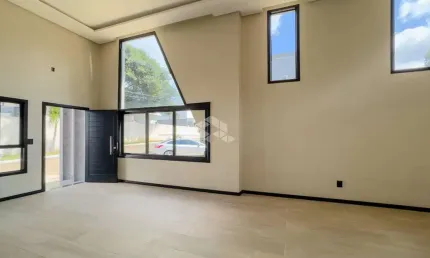 Casa térrea de esquina, 3 quartos, 1 suíte, pé direito duplo, condomínio fechado