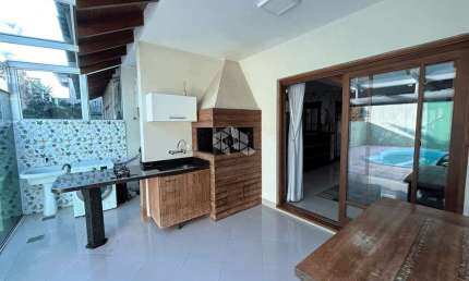 CASA COM 5 DORMITÓRIOS, 1 SUÍTE, 4 VAGAS DE GARAGEM NO BAIRRO IPANEMA