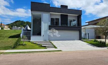 Casa 4 suítes em Condomínio Lombardia no Alphaville em Porto Alegre