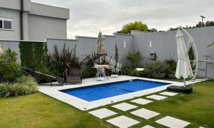 CASA COM 4 SUÍTES E PISCINA NO ALPHAVILLE  VENETO - PORTO ALEGRE