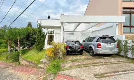 Casa / Casa em Condomínio / 3 Dormitórios /1 Suíte / 2 Vagas / Cavalhada / Porto Alegre / RS