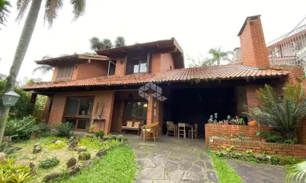 Linda residência no charmoso bairro Ipanema, zona sul de Porto Alegre.