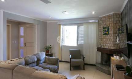 CASA COM 03 DORMITÓRIOS, UMA SUÍTE COM CLOSET, NO LAGOS DE NOVA IPANEMA
