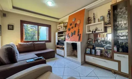 Casa de Condomínio com 4 Quartos e 3 banheiros à Venda, 304 m² por R$ 850.000