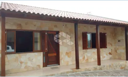 Casa 2 dormitórios com terraço e churrasqueira, na vila nova, porto alegre/rs.