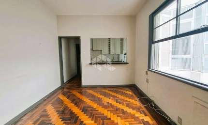 Apartamento de 3 dormitórios de frente com sacada a metros do Parque da Redenção