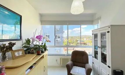 Apartamento 2 dormitórios andar alto, elevador, vista livre, vaga coberta, no bairro Cristal