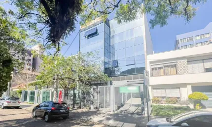 Sala comercial com 02 banheiros e vaga no Bairro Menino Deus