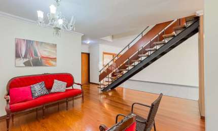 Casa com 4 dormitórios pátio 3 vagas de garagem a metros do Zafarri Bourbon Ipiranga
